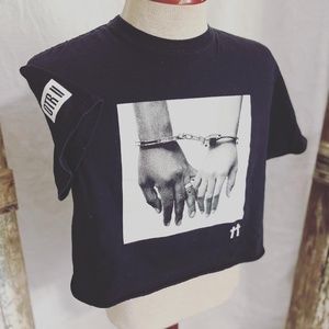 Crop vintage love jail tee